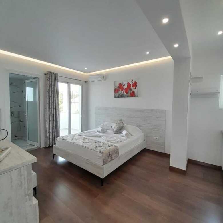 Hotel Vila Irdi
