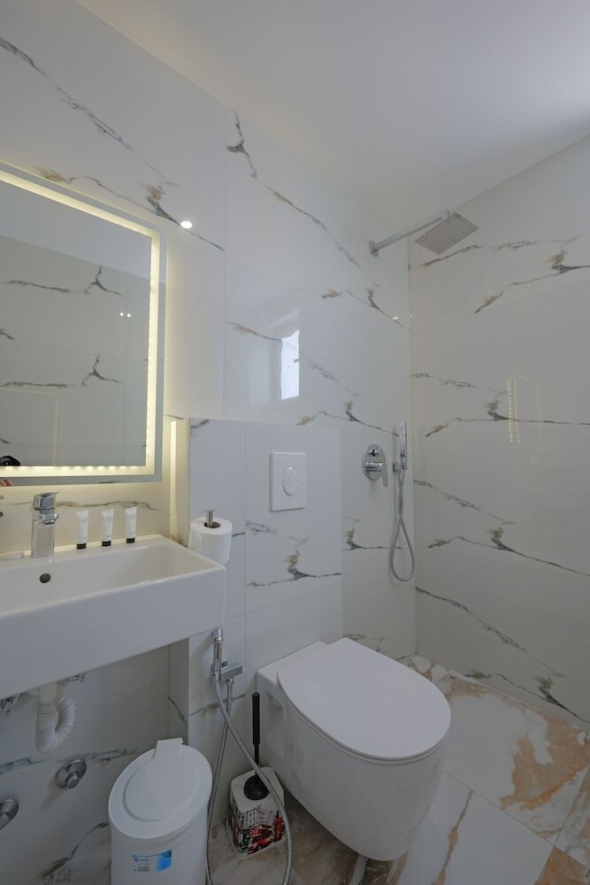 Hotel Vila Irdi