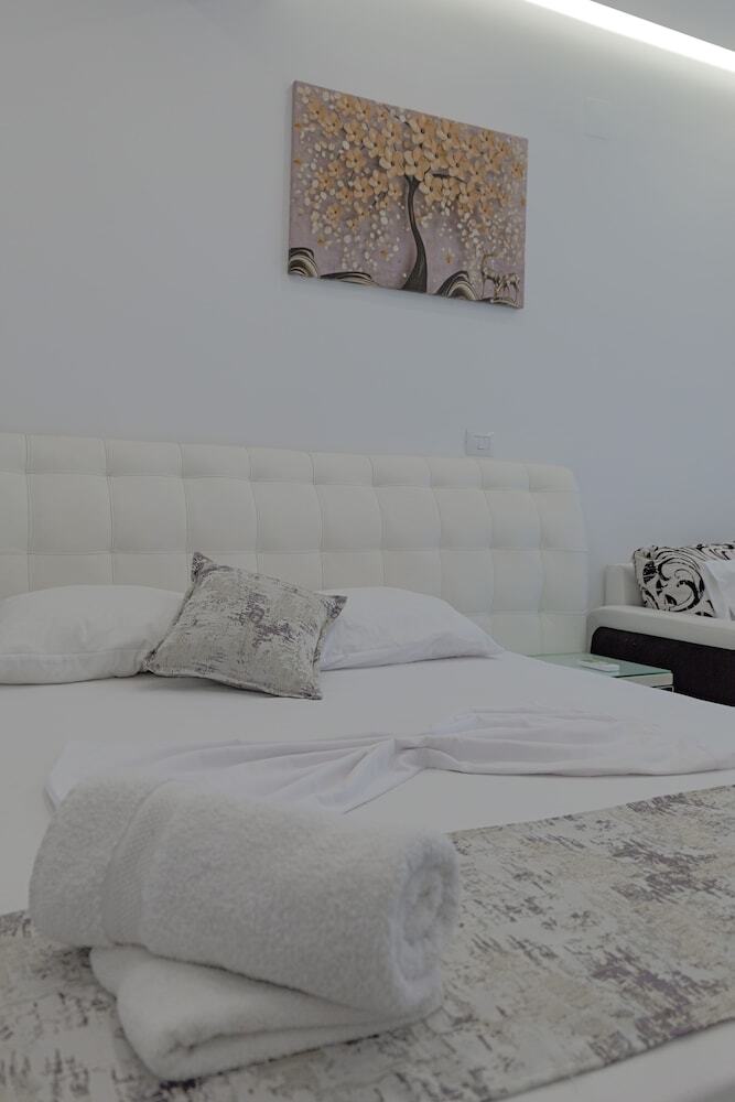 Hotel Vila Irdi