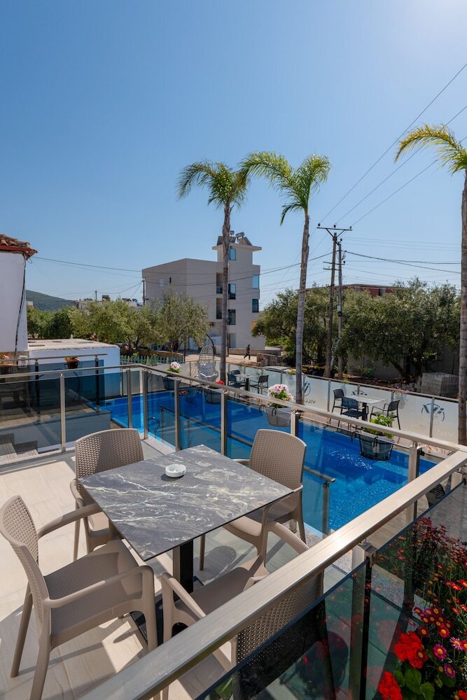 Hotel Vila Irdi