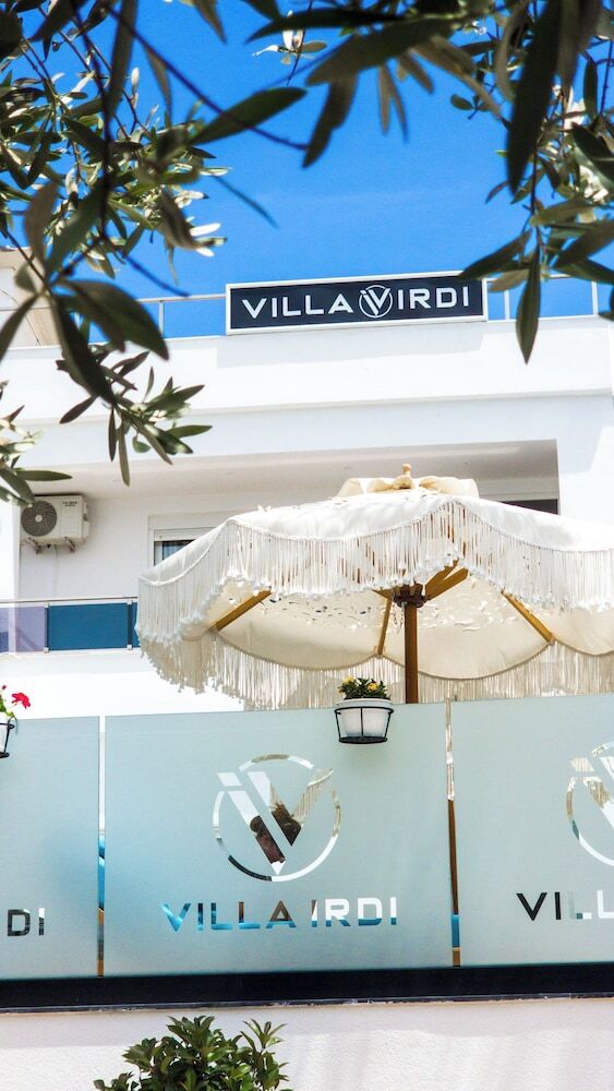 Hotel Vila Irdi