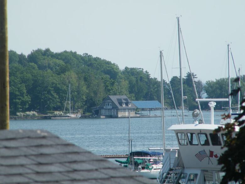 Hotel 1000 Island Condo Getaway