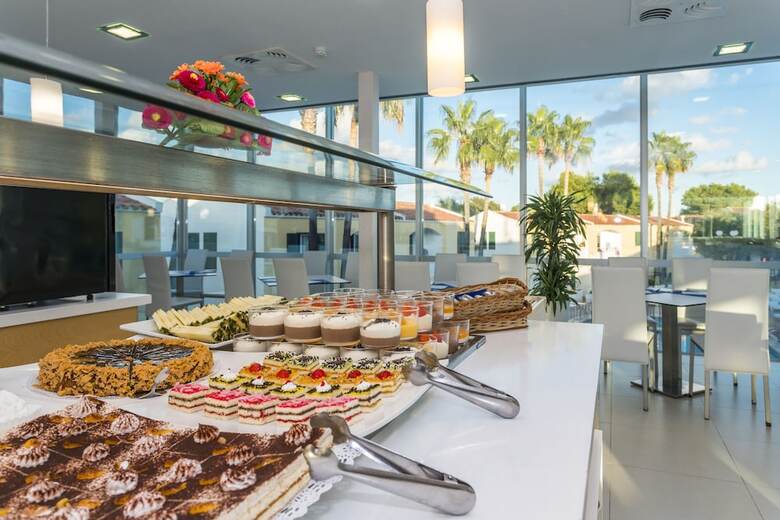 Aparthotel Apartaments Cales De Ponent