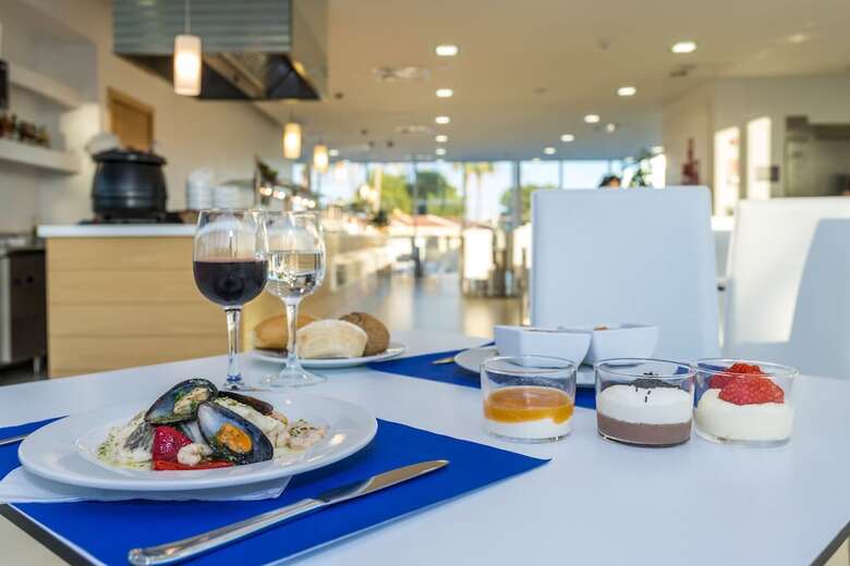 Aparthotel Apartaments Cales De Ponent