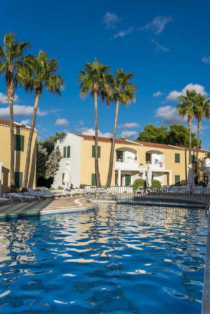 Aparthotel Apartaments Cales De Ponent