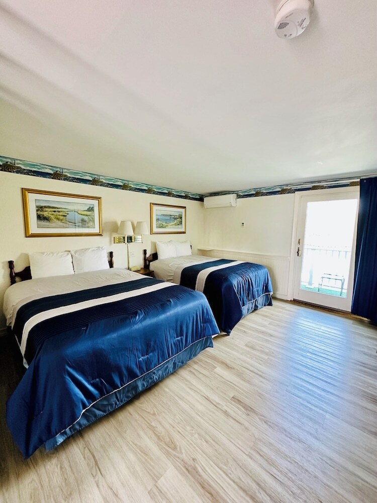 Hotel Green Harbor Waterfront Lodging