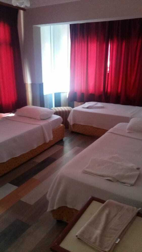 Hotel Paris Otel