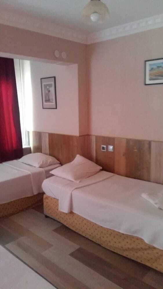 Hotel Paris Otel