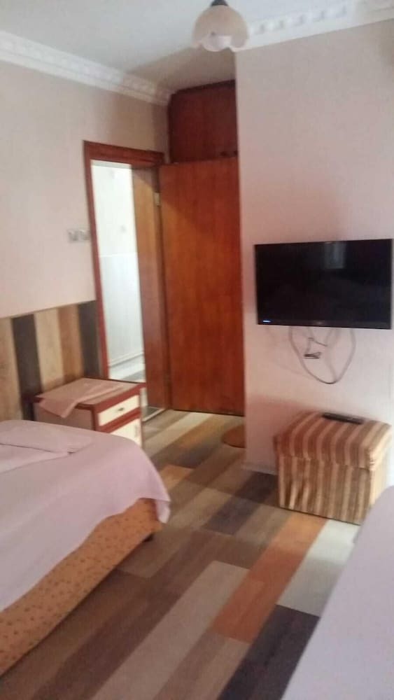 Hotel Paris Otel