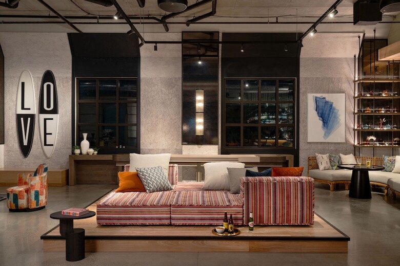 Hotel Moxy St. Petersburg Downtown