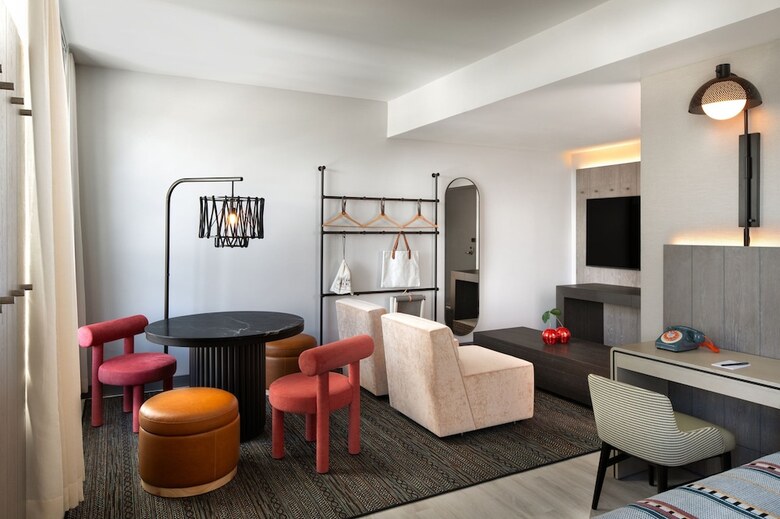 Hotel Moxy St. Petersburg Downtown