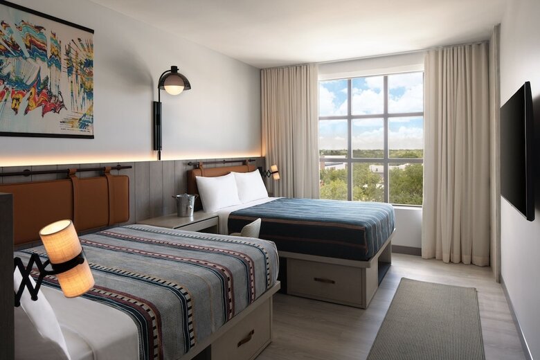 Hotel Moxy St. Petersburg Downtown