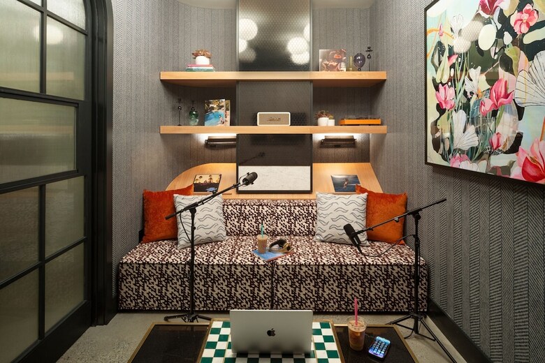 Hotel Moxy St. Petersburg Downtown