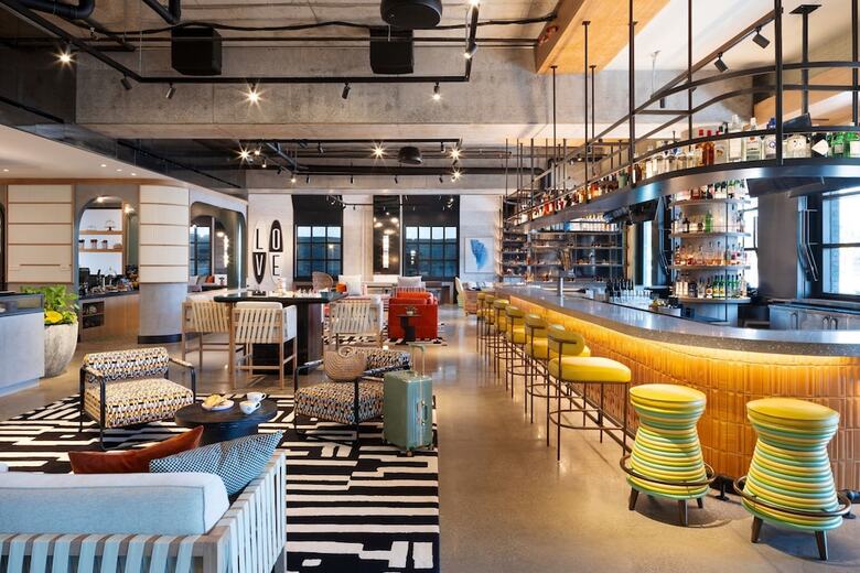 Hotel Moxy St. Petersburg Downtown