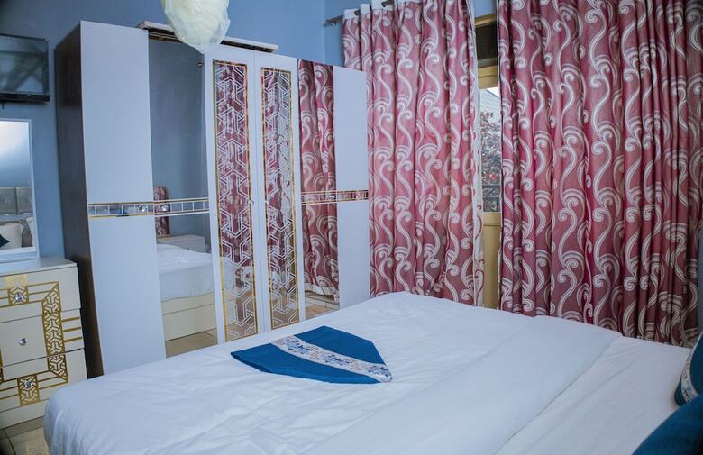 Best Inn Motel Musinguzi Frank