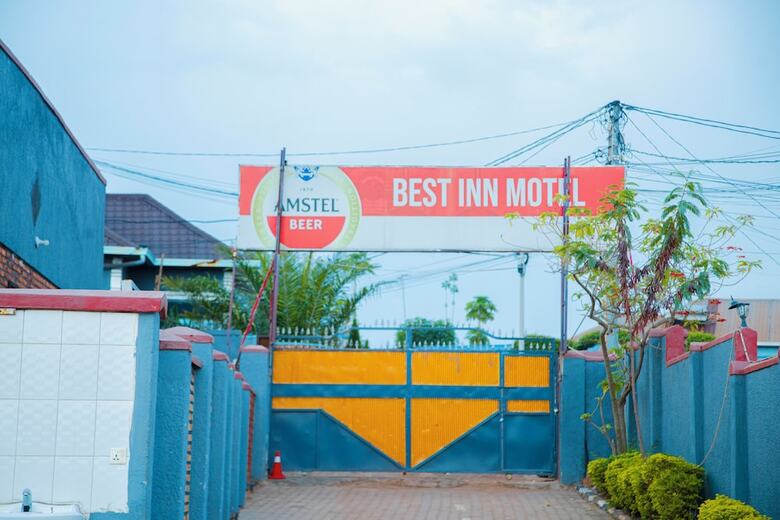 Best Inn Motel Musinguzi Frank