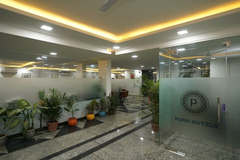 Hotel Posh Garden Inn