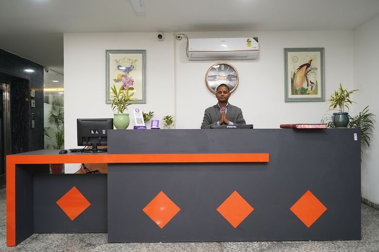 Hotel Posh Garden Inn