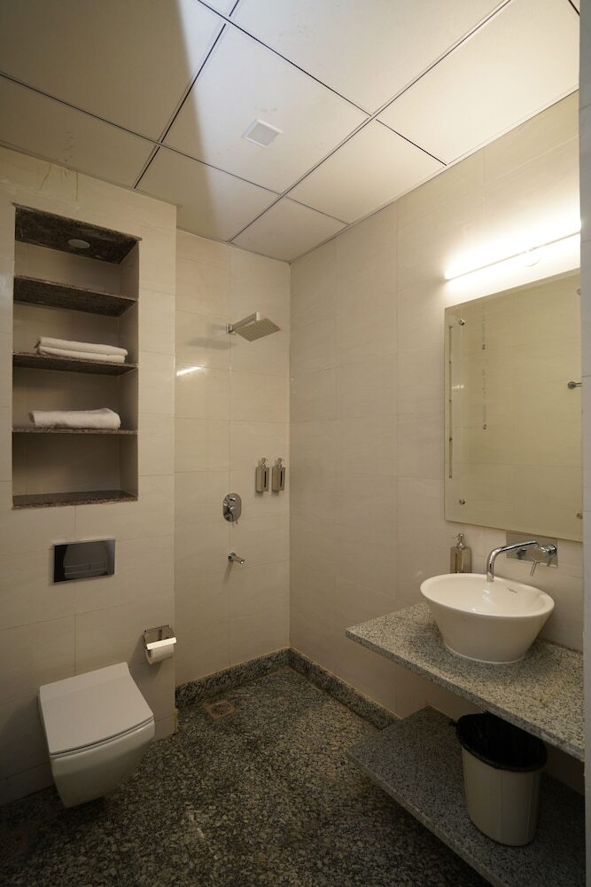 Hotel Posh Garden Inn