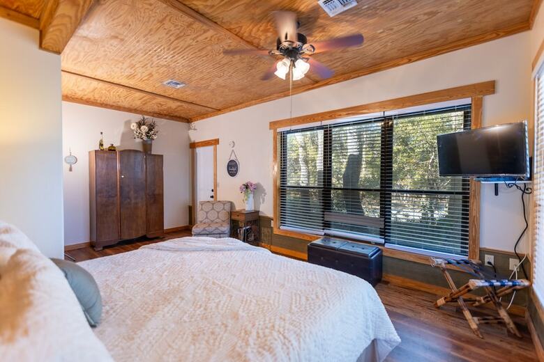 Mystic Hill Suites
