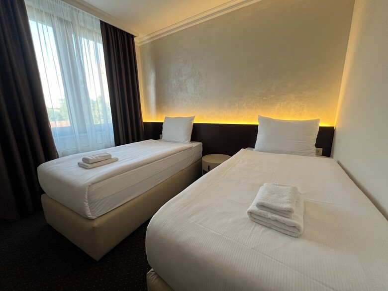 Nobel West Hotel