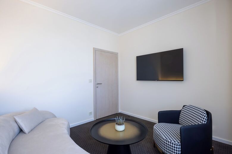 Nobel West Hotel