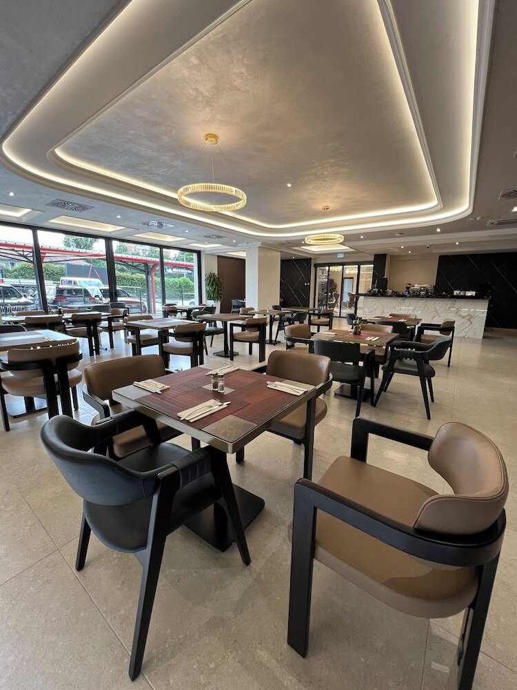 Nobel West Hotel