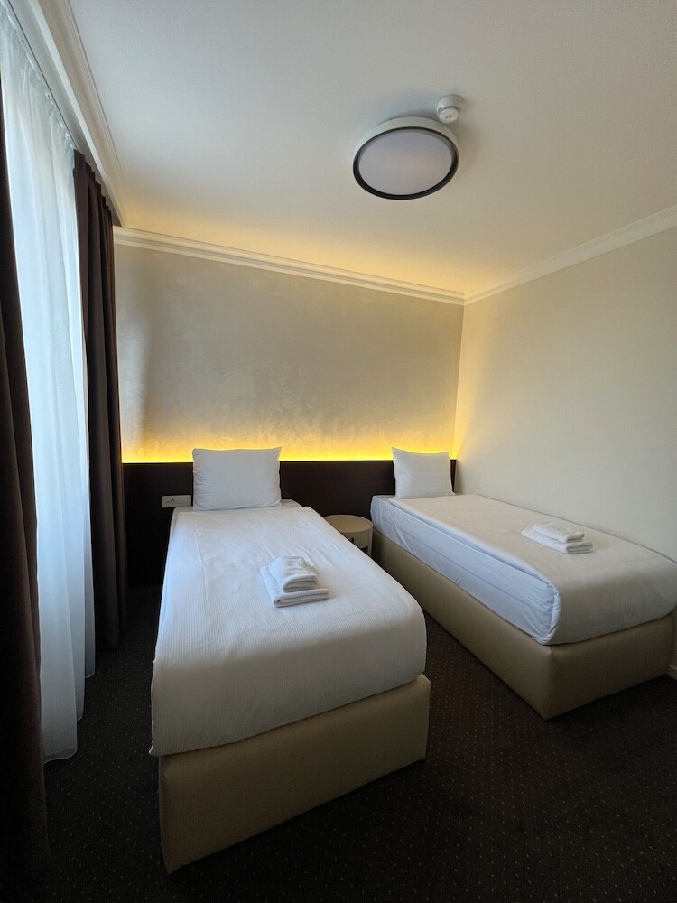 Nobel West Hotel