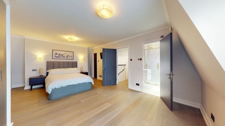 Amazing Newly Refurbished Mews House