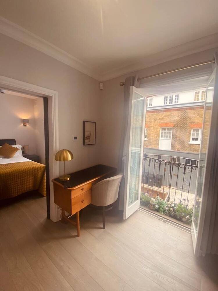 Amazing Newly Refurbished Mews House