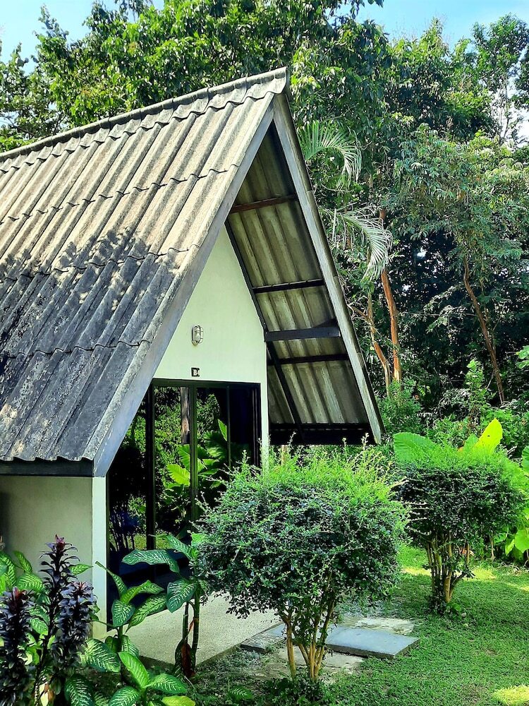 Hotel Cashewnut Tree Resort