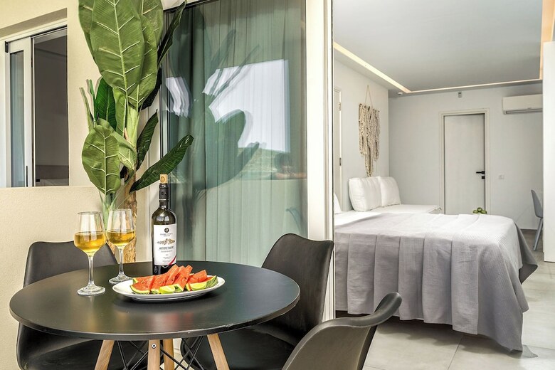 Hotel Myzith Luxury Suites
