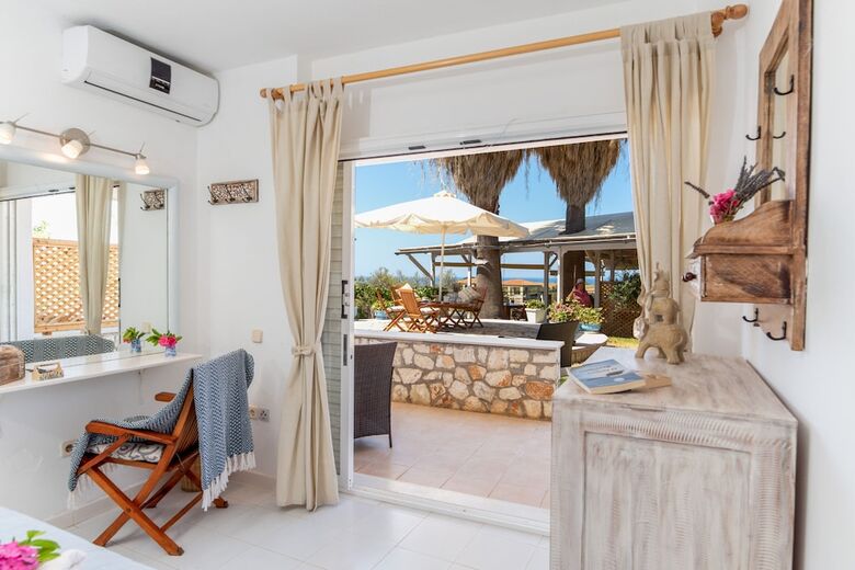 Hotel Costa Avithos
