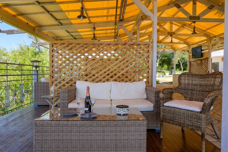 Hotel Costa Avithos