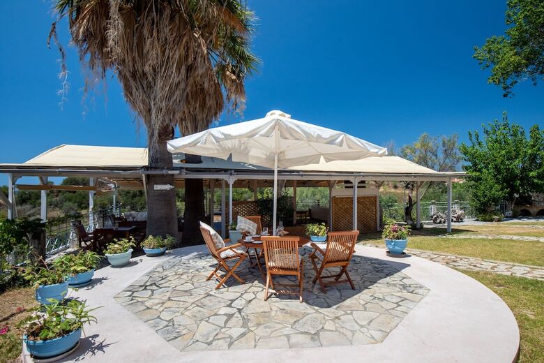 Hotel Costa Avithos