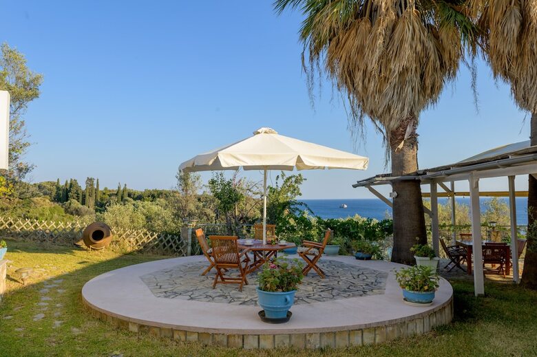 Hotel Costa Avithos