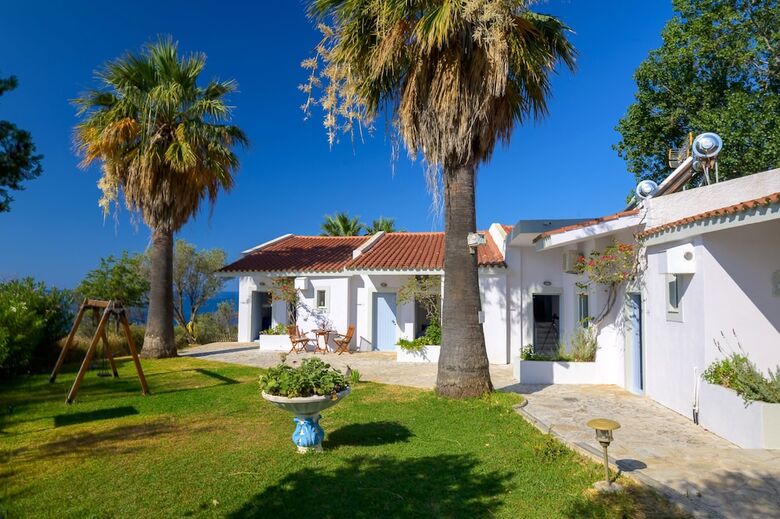 Hotel Costa Avithos