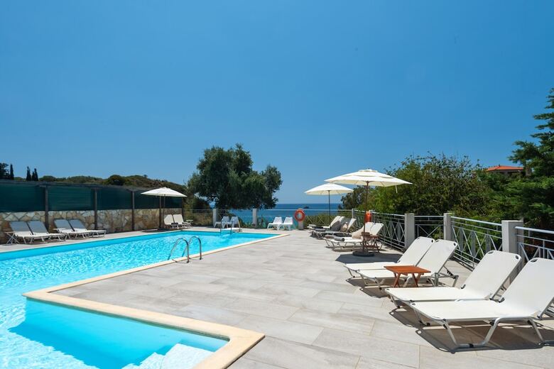 Hotel Costa Avithos