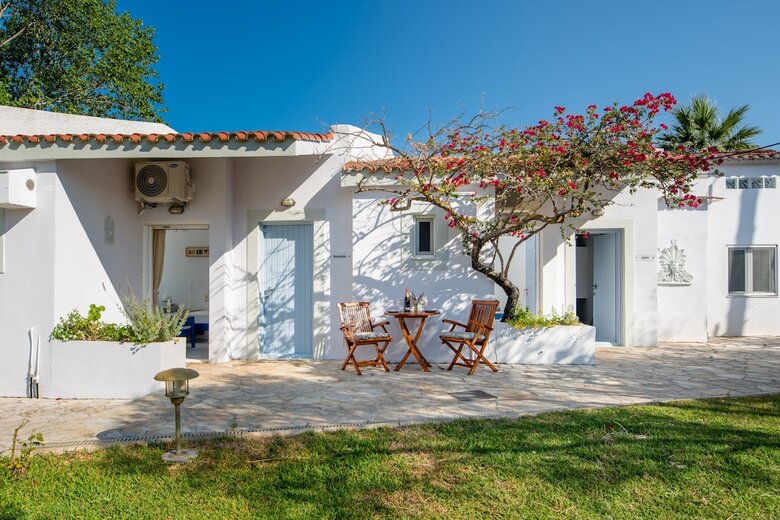 Hotel Costa Avithos