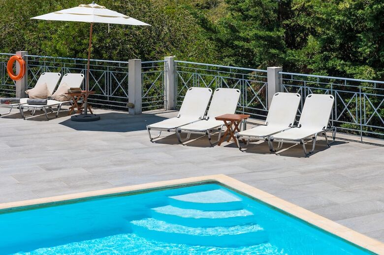 Hotel Costa Avithos