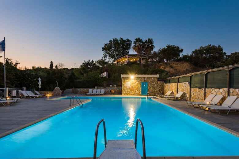 Hotel Costa Avithos