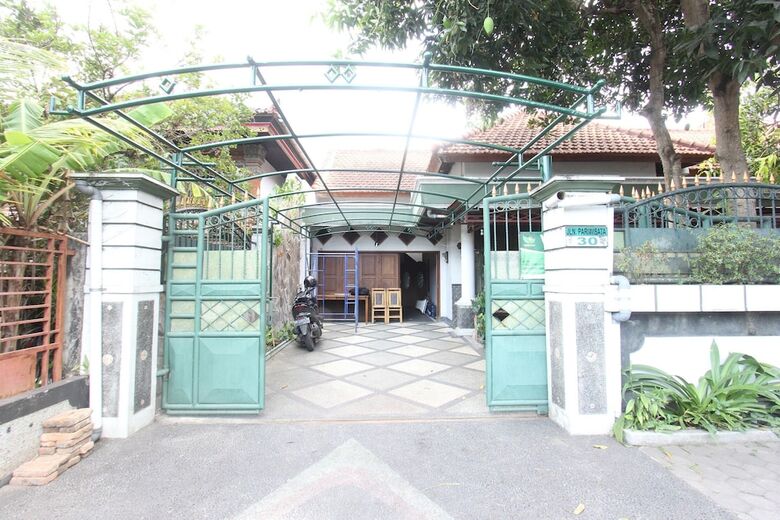 Hotel Oyo Life 93247 Pondok Pariwisata