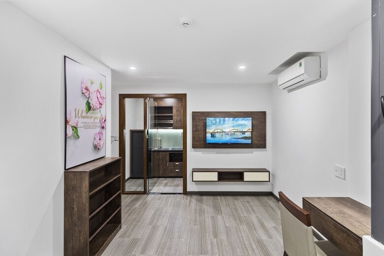 M.ia Beach Hotel & Apartment Da Nang