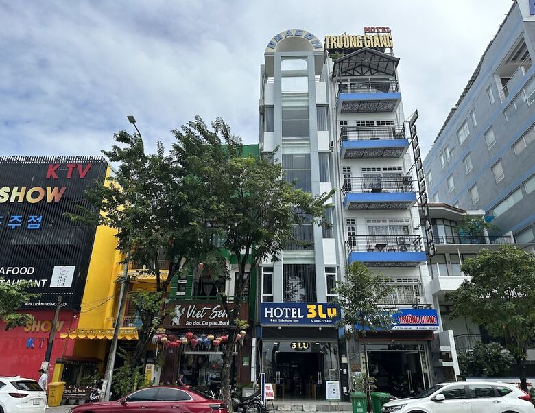 Oyo 1215 3 Lu Hotel