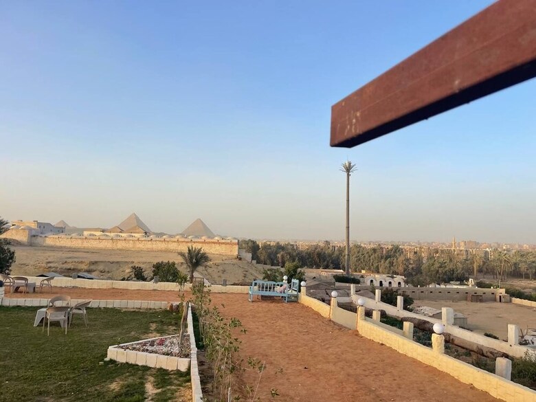 Bed & Breakfast Camp Pyramids View Hotel