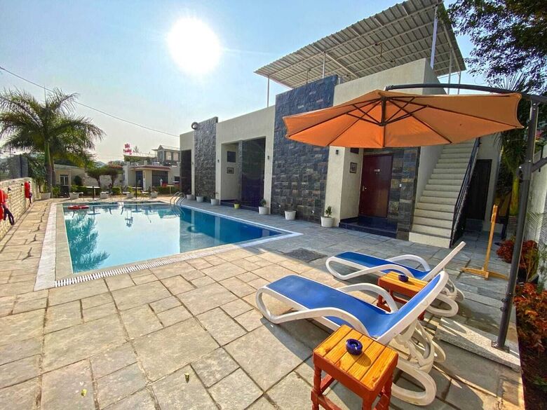 Hills Paradise Inn
