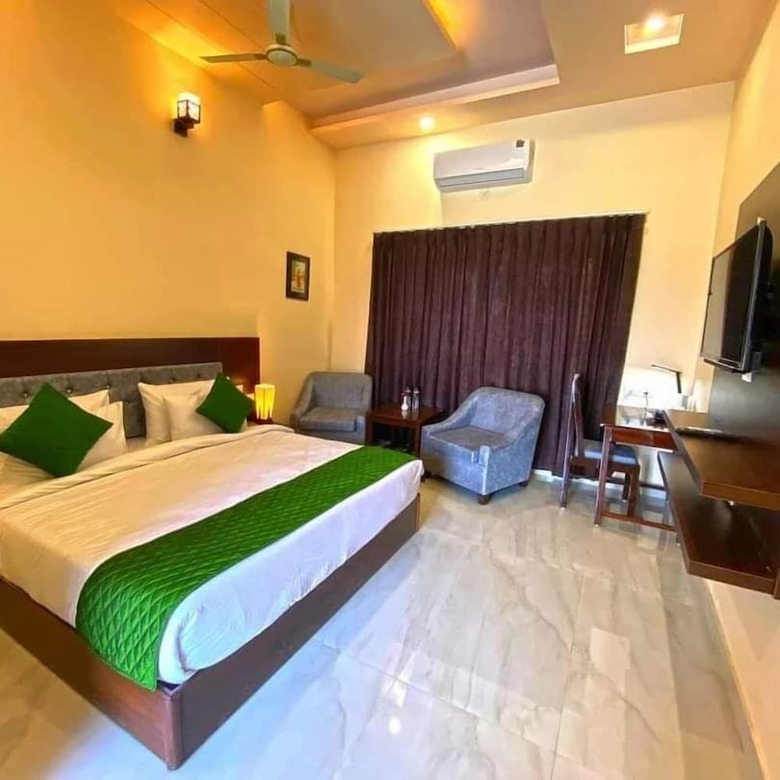 Hills Paradise Inn