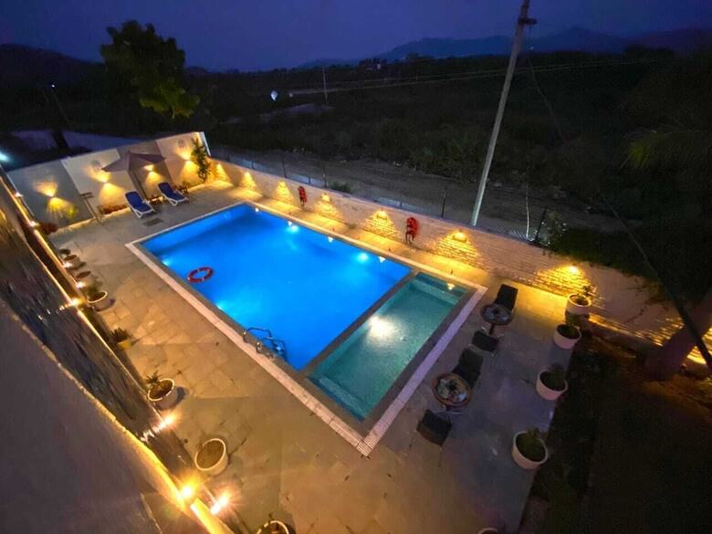 Hills Paradise Inn
