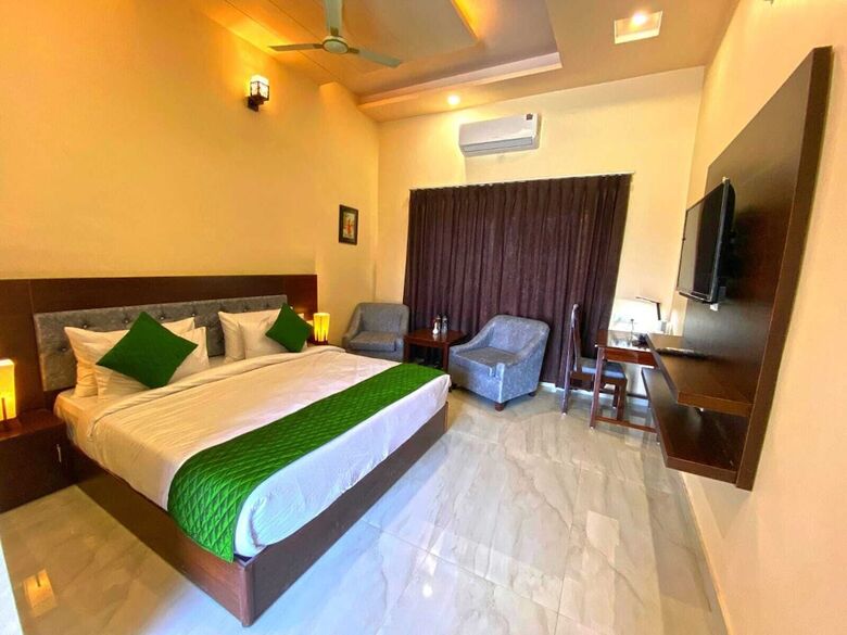Hills Paradise Inn