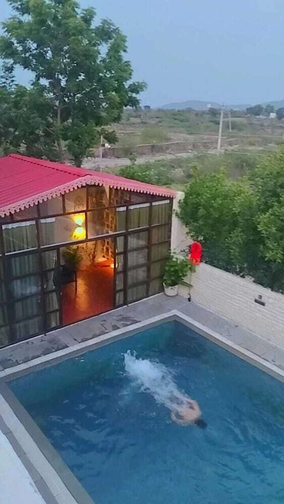 Hills Paradise Inn